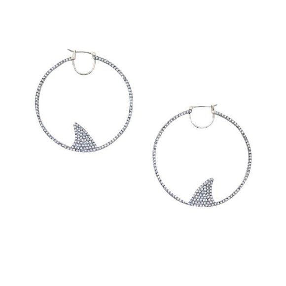 Women's Silver-tone Pavé Shark Fin Hoop Earrings - Picture 3 of 7